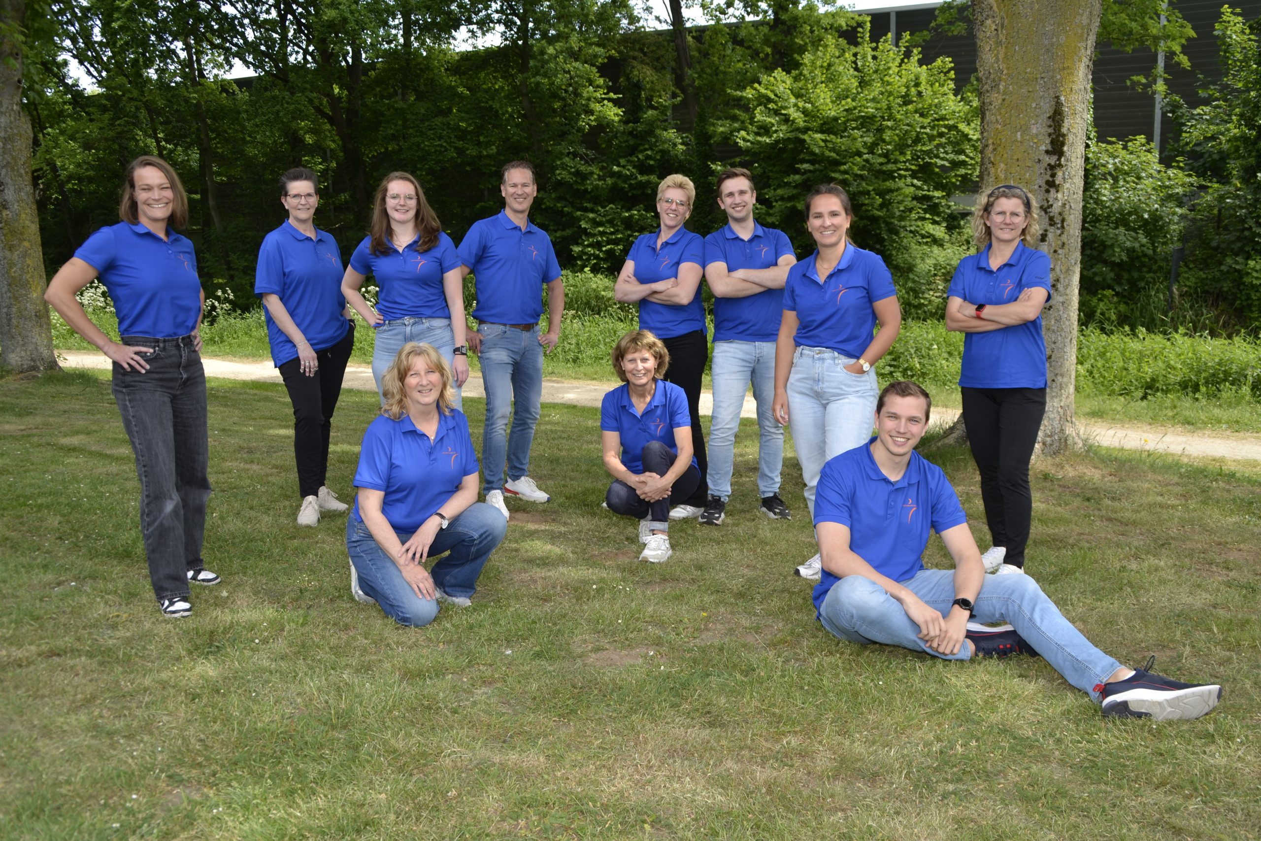 teamfoto compleet Groepsfoto van ons team bij Fysiotherapie Mill
